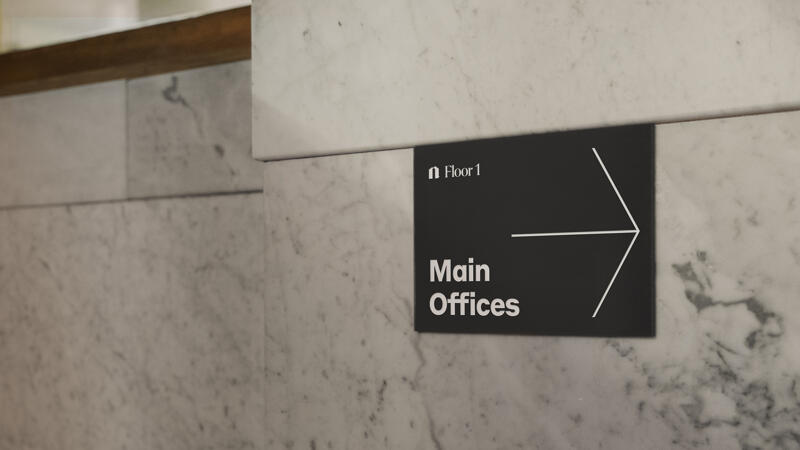NL Hallway Sign